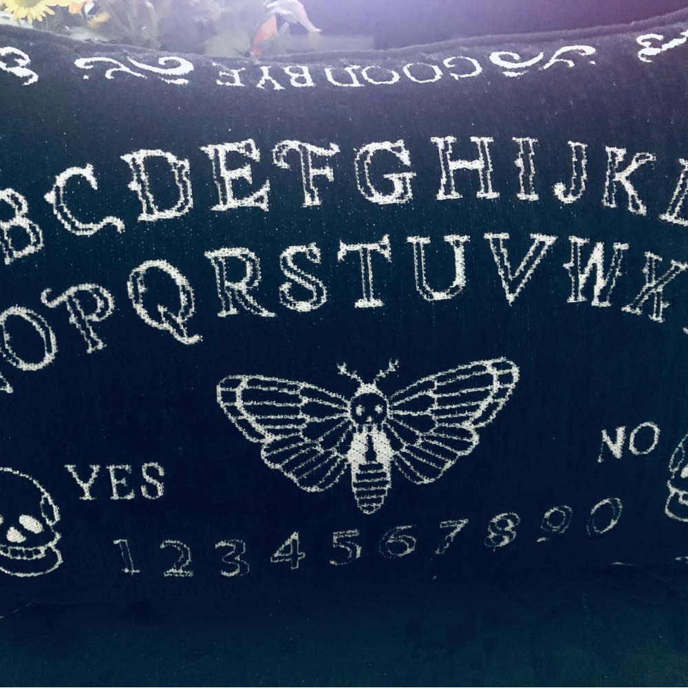 π π» HALLOWEEN Two Piece Ouija board Set- Pillow and Table or Couch Runner - Picture 6 of 7
